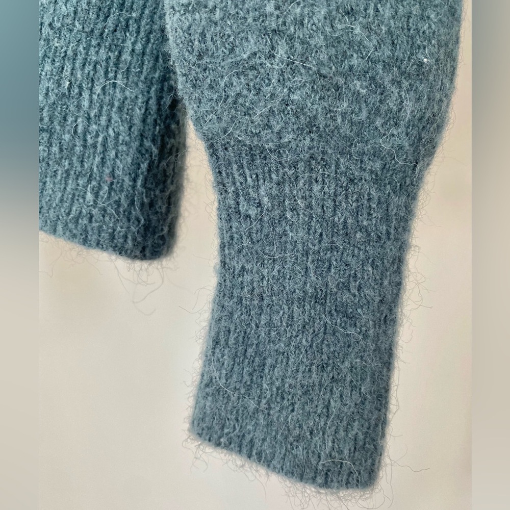 H&M Sweater - Picture 4 of 6